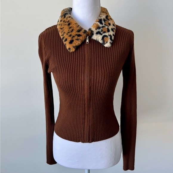 Forever 21 Sweaters - Brown Ribbed Cardigan with Leopard Collar | 90s Y2K Fall Favorite 🤎